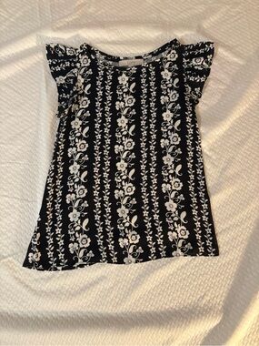 LOFT Black & White Floral Flutter-Sleeve Tee (petite)